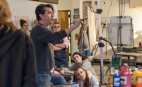 Fine Arts Professor John Hampshire teaches an art class